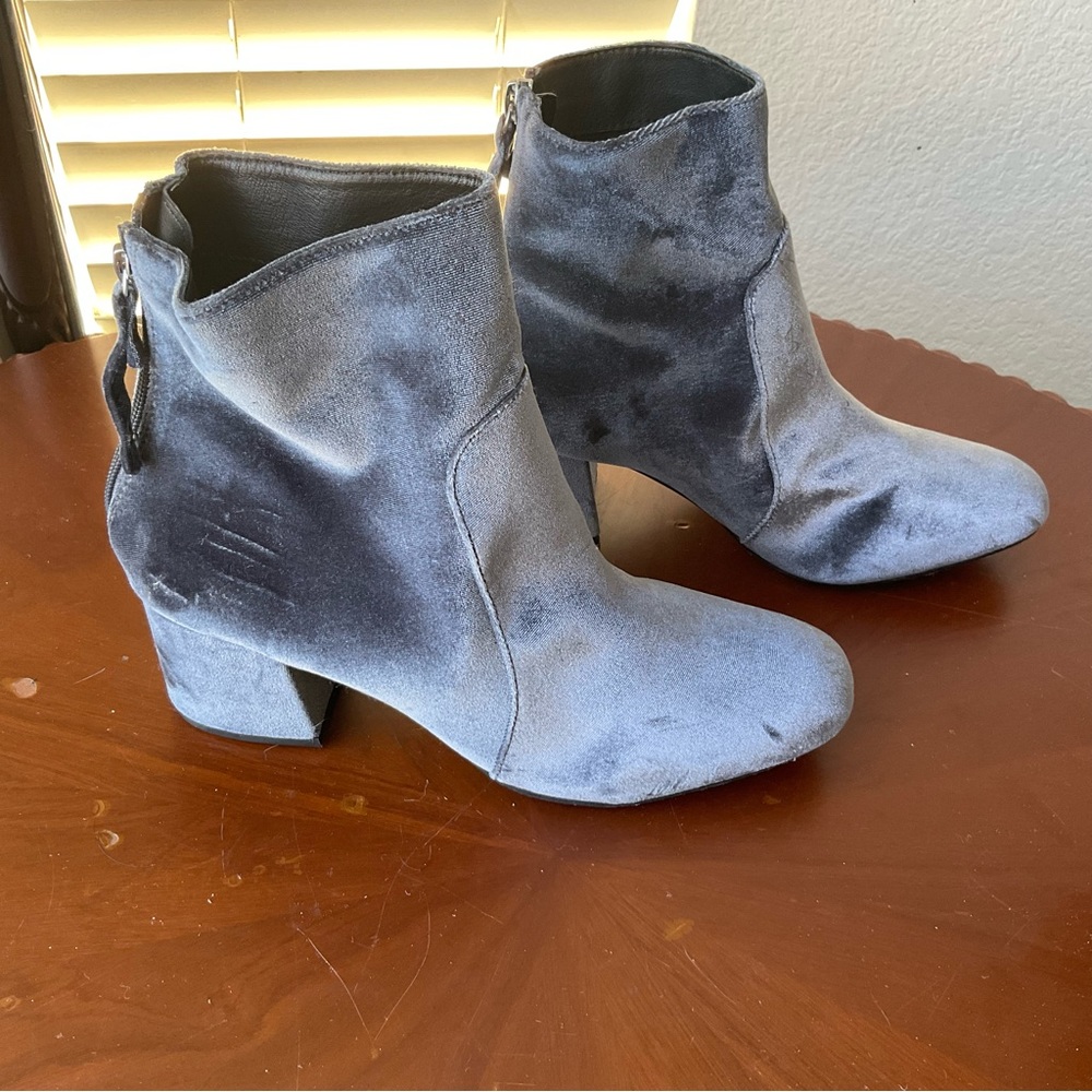 Urban Outfitters Harlow Velvet Boot Gray Blue Stylish Suede Zip Up Size 8
